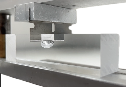 Comparison between two fracture tests, SENB vs. DCDC applied to acrylate polymers